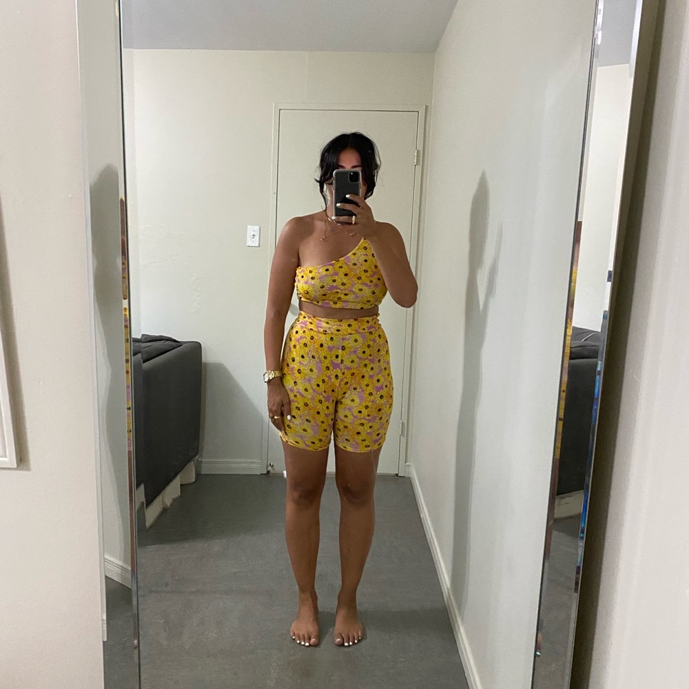 🛍️NEW ZARA COORD BIKER SHORTS WITH BRA SET SIZE MEDIUM
